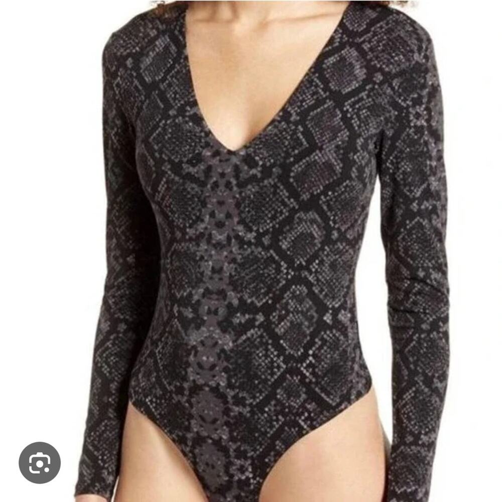 LEITH Anthropologie Snake‎ Print Deep V-Neck Long Sleeve Bodysuit Size Large